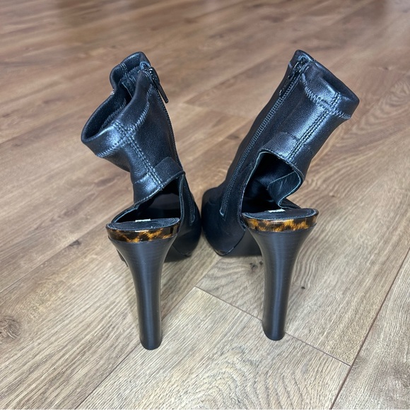 Diane von Furstenberg black leather, tortoise leather bootie heel - Size 8 - Picture 7 of 10